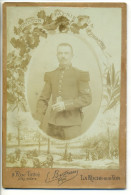 Photo Sur Carte Militaria  Militaire Soldat 93e Régiment D'Infanterie - Photo E. Bertrand à La Roche Sur Yon - War, Military