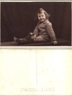 Carte Photo - Fillette Posant - Photos