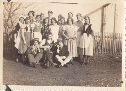 Altes Agfa  Foto Vintage.  Gruppe Junger Frauen -Fest-Veranstaltung  Ca 1930 (  B15  ) - Personnes Anonymes