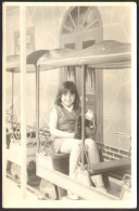Nice Kid Girl Smiling Sitting In Amusement Old Photo 9x14cm #41100 - Anonymous Persons