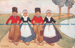 R126571 Old Postcard. Kids In National Costumes. 1904 - World