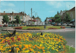 MONT DE MARSAN - Place Du Sablar Et L'avenue Kennedy - Voiture - Mont De Marsan