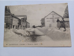 Cpa La Faucille En Hiver Facteur En Tournée Circulée 1926 - Sonstige & Ohne Zuordnung