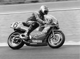 CHRISTIAN SARRON PILOTE MOTO YAMAHA EN  COURSE  PHOTO DE PRESSE ORIGINALE 24 X 18 CM J153 - Deportes