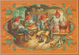 PAPÁ NOEL Feliz Año Navidad GNOMO Vintage Tarjeta Postal CPSM #PBA682.A - Kerstman