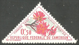 XW01-2784 Cameroun Fleur Flower Blume Triangle Sans Gomme - Autres & Non Classés
