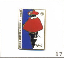 Pin's Institution - Armée / Groupe De Sécurité Présidence De La République Avec Mousquetaire. Est. Street. EGF. T1006-17 - Militaria