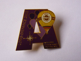 BIG Pin S MONGOLFIERE  WARSTEINER LONG DISTANCE NEUF 2 Attaches - Luchtballons