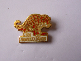 Pin S ASSOCIATION SOS ANIMAUX EN DANGER - Verenigingen