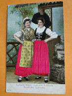 ALSACE -- Lot De 2 Cartes Différentes Dont 1 Relief - Alsaciennes En Costume Et Coiffe - Costumes