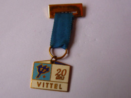 Pins CLUB MED 20 ANS ERMITAGE VOSGES PALACE A VITTEL - Steden