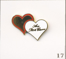 Pin’s Mode Et Beauté - Vêtements Et Accessoires / “Avec Petits Cœurs“. Est. Harmonie. EGF. T1008-17 - Trademarks