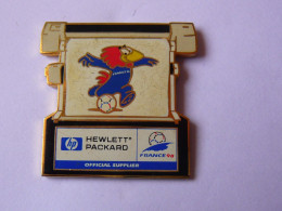 BIG Pins FOOTBALL HEWLETT PACKARD COUPE DU MONDE  98 3,5 X 2,5 Cm - Voetbal