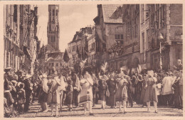 Postcard - Procession Du St. Sang - Mannen En Vrouwen Zingen Het 'Hosanna'  - VG - Non Classés