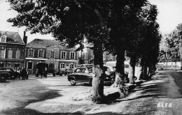 Jumieges - Place Mairie - Automobiles - Aronde - Simca   -  CPSM °J - Jumieges