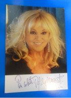 AUTOGRAPHE DE MYLENE DEMONGEOT SUR CARTE - Actors & Comedians