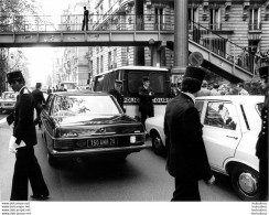 PHOTO DE PRESSE PARIS  ASSASSINAT AMBASSADEUR DE BOLIVIE JOAQUIM ZENTENO ANAYA 11/05/1976 REVENDIQUE BRIGADE CHE GUEVARA - Identifizierten Personen