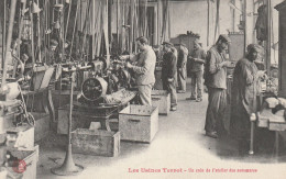 CPA Animée Les Usines TERROT Un Coin De L'atelier Des Automates Ouvrier Machine-outil Métier - Industrie