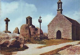 Brignogan   G54   CPSM 10X15         La Chapelle Pol Et La Guérite Du Guetteur, La Croix Et Le Calvaire - Brignogan-Plage