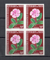 NIGER  N° 142   NON DENTELE BLOC DE QUATRE TIMBRES   NEUF SANS CHARNIERE  COTE ? €    FLEUR FLORE - Niger (1960-...)