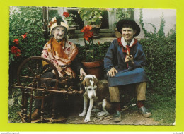 L'Auvergne Pittoresque N°0251 LE ROUET Postée De Trizac En 1975 Mémé Et Jeune Homme Avec Pipe Et Sabots Beau Chien - Auvergne