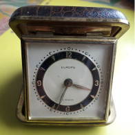 ANCIEN RÉVEIL DE VOYAGE . " EUROPA 2 JEWELS " - Réf. N° 76PO - - Alarm Clocks