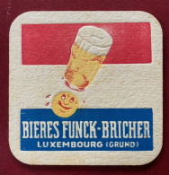 Luxembourg Bieres Funck  Bricher  . Sous Bock . Bierdeckel . ( +- 9,5 X 9,5  Cm  ) - Sotto-boccale