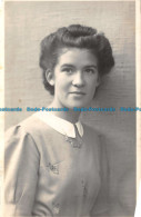 R128545 Old Postcard. Woman Portrait - World