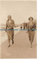 R128564 Old Postcard. Two Women. Sunbeam - Monde