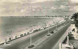 44 - La Baule - Le Remblai Et La Plage - Automobiles - Flamme Postale - Etat Pli Visible - CPM - Voir Scans Recto-Verso - La Baule-Escoublac