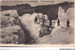 ACZP7-74-0563 - Les Alpes Françaises - Route Du Mont Blanc - Traversée D'une Crevasse - Chamonix-Mont-Blanc