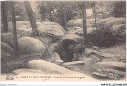 ADMP9-77-0742 - FORET DE FONTAINEBLEAU - Sortie De La Caverne Des Brigands  - Fontainebleau