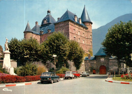 Vizille  Place Du Château Et Statue De La République - Break 204 - 2cv - Break Ami6 - Dauphine - Vizille