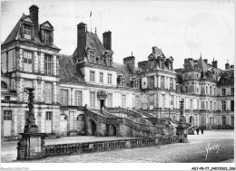 ADTP8-77-0670 - FONTAINEBLEAU - Le Palais - Cour Des Adieux  - Fontainebleau