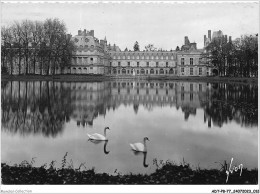 ADTP8-77-0673 - FONTAINEBLEAU - Le Palais - L'étang Aux Carpes  - Fontainebleau