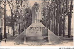 ADTP5-77-0392 - MELUN - Quai D'almont - Monument Aux Morts De La Grande Guerre  - Melun
