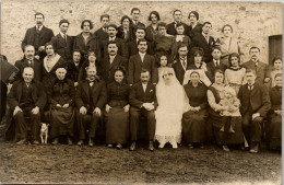 CP Carte Photo D'époque Photographie Vintage Groupe Mariage Mariés St Priest 69 - Paare