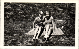 CP Carte Photo D'époque Photographie Vintage Femme Jolie Jeune Amies Bain - Unclassified