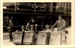 CP Carte Photo D'époque Photographie Vintage Groupe Bruxelles Exposition  - Parejas