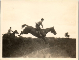 Photographie Photo Vintage Snapshot Amateur Prince De Galles Saut Cavalier  - Personalidades Famosas