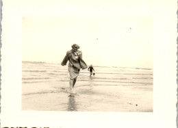 Photographie Photo Vintage Snapshot Amateur Plage Femme Mode - Lieux