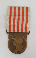 MEDAILLE MILITAIRE CCOMEMORATIVE DE LA GRANDE GUERRE 1914 1918  BRONZE - MILITARIA - France