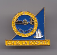 Pin's CHG La Rochelle En Charente Maritime Dpt 17 Association Culturelle Sport Plein Air 1972-1992 Réf 4014 - Cities