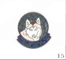 Pin’s Banque Et Assurance - Crédit Agricole / Expédition Antarctique 1992 - Husky. Est. Publigraphie. Zamac. T1016-15 - Animals