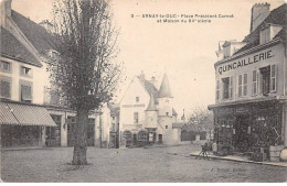 21 - ARNAY LE DUC - SAN39831 - Place Président Carnot Et Maison Du XVe Siècle - Arnay Le Duc