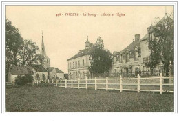 21.THOSTE.LE BOURG.L'ECOLE ET L'EGLISE - Andere & Zonder Classificatie