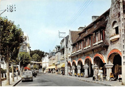 22 . N°200247 . SAINT CAST . LA RUE DU DUC D AIGUILLON . CPSM . 14,5 X 10,5 - Sonstige & Ohne Zuordnung