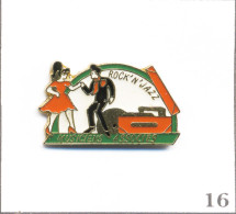 Pin’s Musique - Rock And Jazz / Musiciens Associés - Cartouche Vert. Est. Flash Conseil. Epoxy. T1017-16 - Música