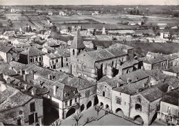 24 . N°sac10488 . MONPAZIER . L'église Et La Place Centrale N°4 . En Avion Au Dessus De . Cpsm 10X15 Cm . LAPIE - Sonstige & Ohne Zuordnung