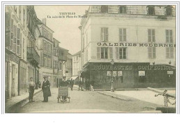 24.THIVIERS.UN COIN DE LA PLACE DU MARCHE.MAGASIN GALERIES MODERNES - Thiviers